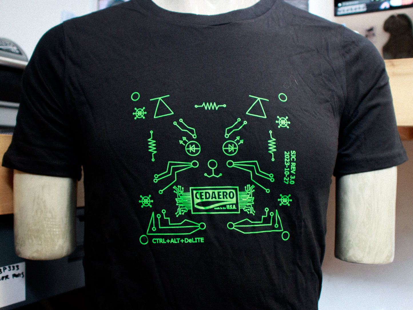 Slender James Classic T-Shirt: CTRL-ALT-DeLITE!