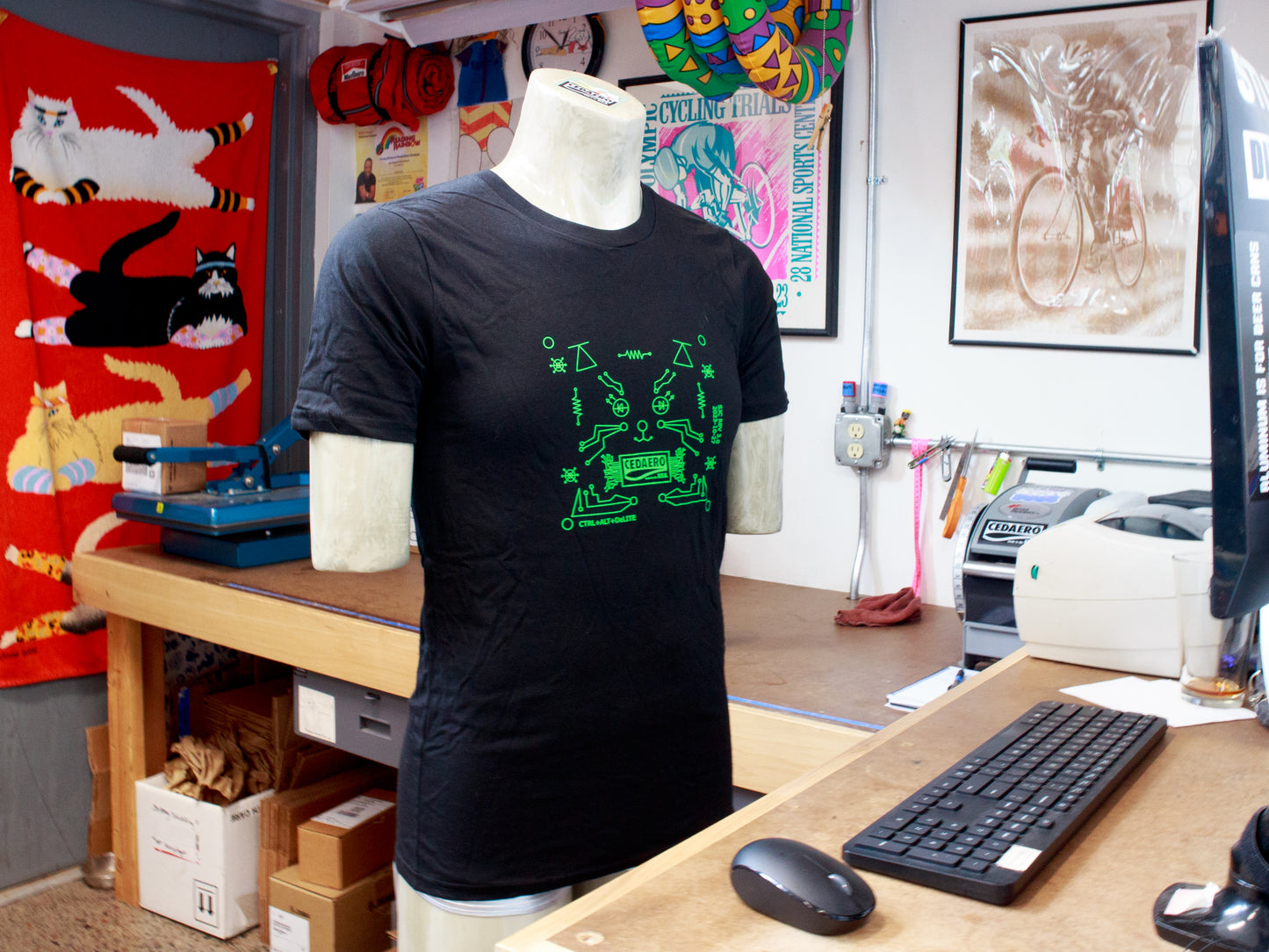 Slender James Classic T-Shirt: CTRL-ALT-DeLITE!